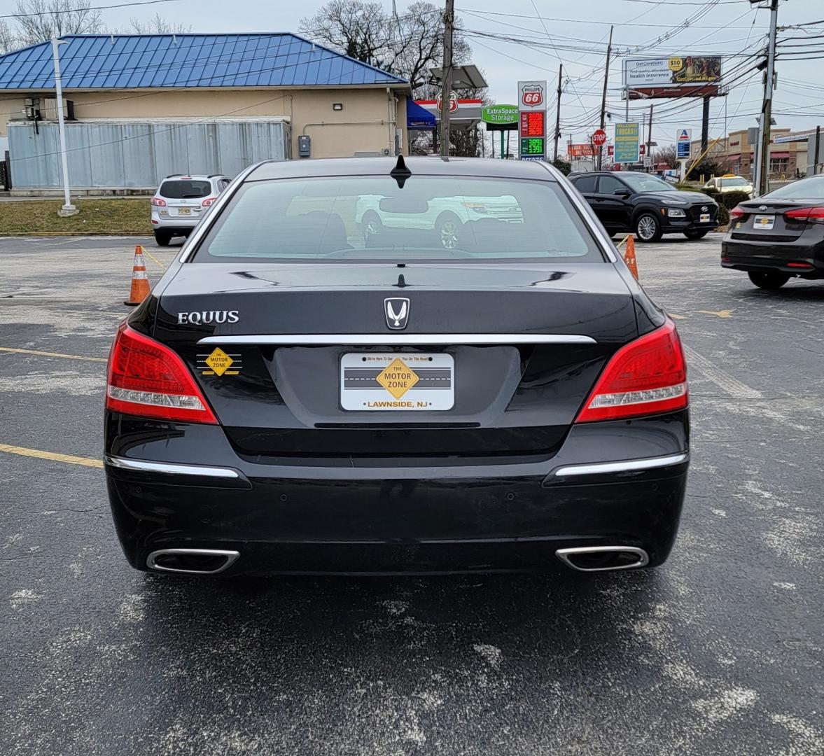 2011 BLACK /Black Leather Hyundai Equus 4dr Sdn Ultimate (KMHGH4JF5BU) with an V8, 4.6 Liter engine, Automatic transmission, located at 341 N White Horse Pike, Lawnside, NJ, 08045, (856) 262-9500, 39.855621, -75.027451 - ThIS 2011 Hyundai Equus comes standard with stability and traction control, antilock brakes, electronic seatbelt pre-tensioners, active front head restraints, a lane-departure warning system, front and rear parking sensors, a rearview camera, a driver-side knee airbag, front and rear side airbags, a - Photo#5